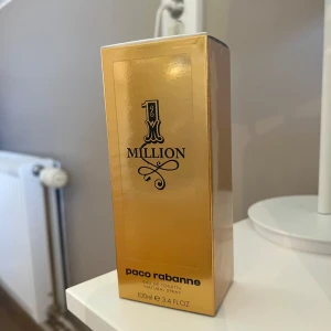 1 Million Eau de Toilette från Paco Rabanne 100ml - Helt ny parfym från 1 Million. Säljer då jag köpte fel parfym till min kille😊 nypris 999kr