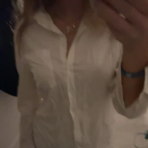 Vit skjorta - Vit basic snygg skjorta