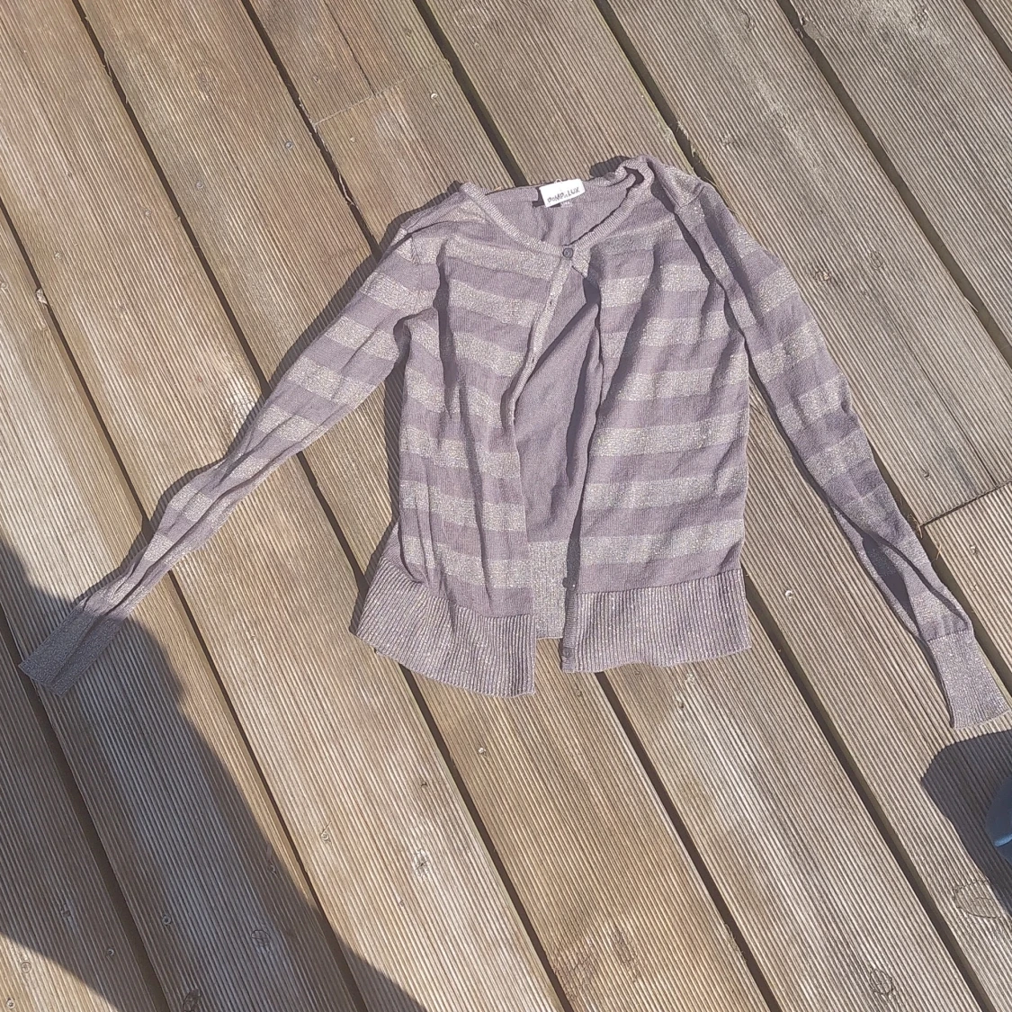 Grå och silverrandig kofta från Domipelux