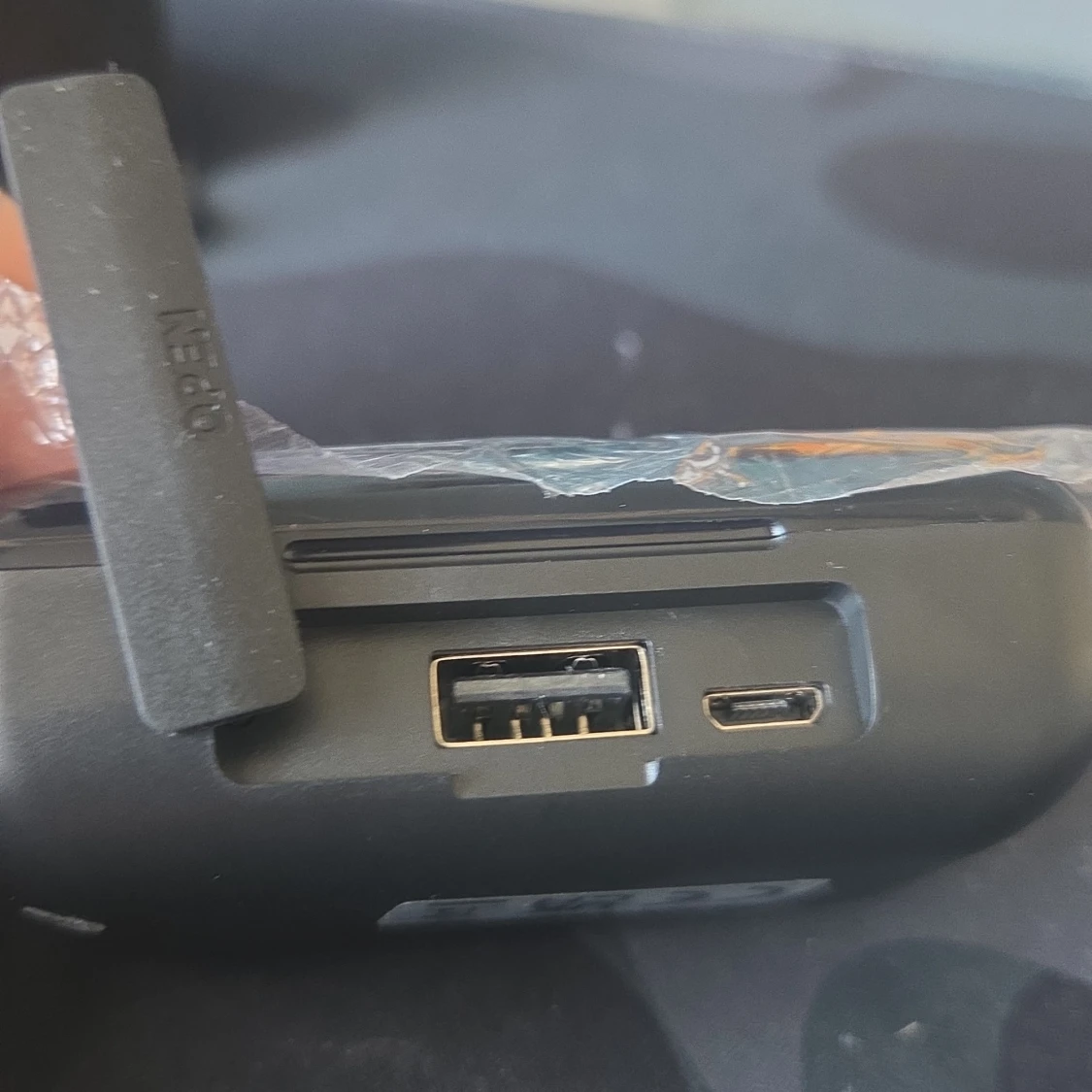 Svarta trådlösa hörlurar med laddningsetui - 1