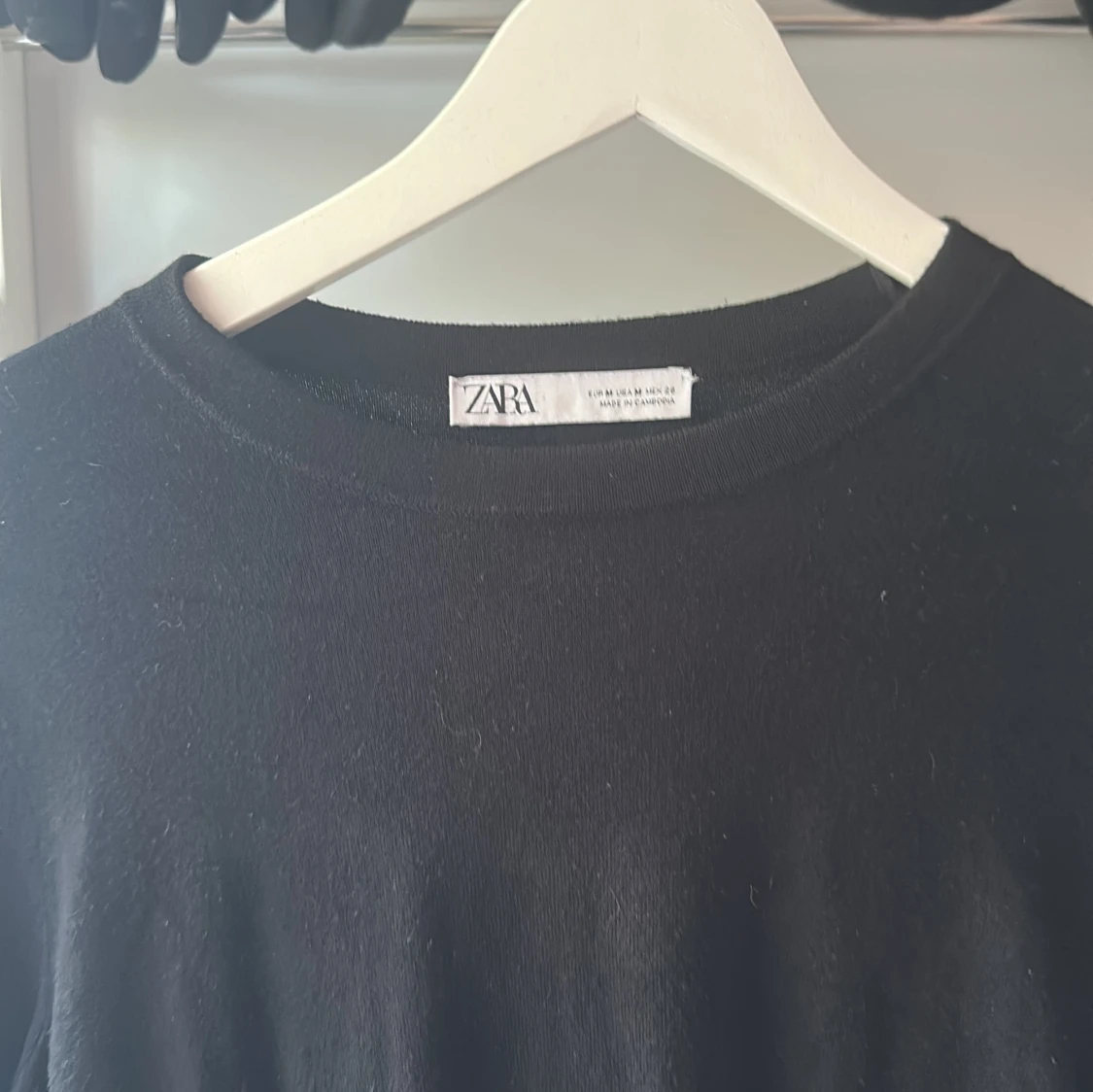 Svart långärmad tröja från Zara med knappar - 2