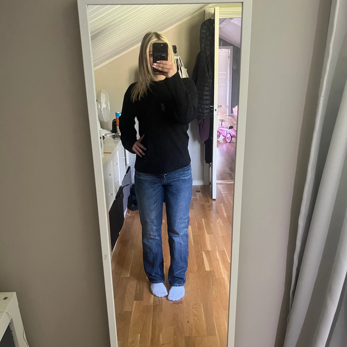 Mörkblå jeansbyxor med knappar