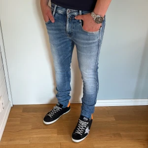 Replay anbass jeans  - Replay Jeans | skick 9/10 | Storlek 30/30 | Pris - 499kr | Modellen är ca 178cm lång | Hör av dig vid minsta fråga eller fundering!!