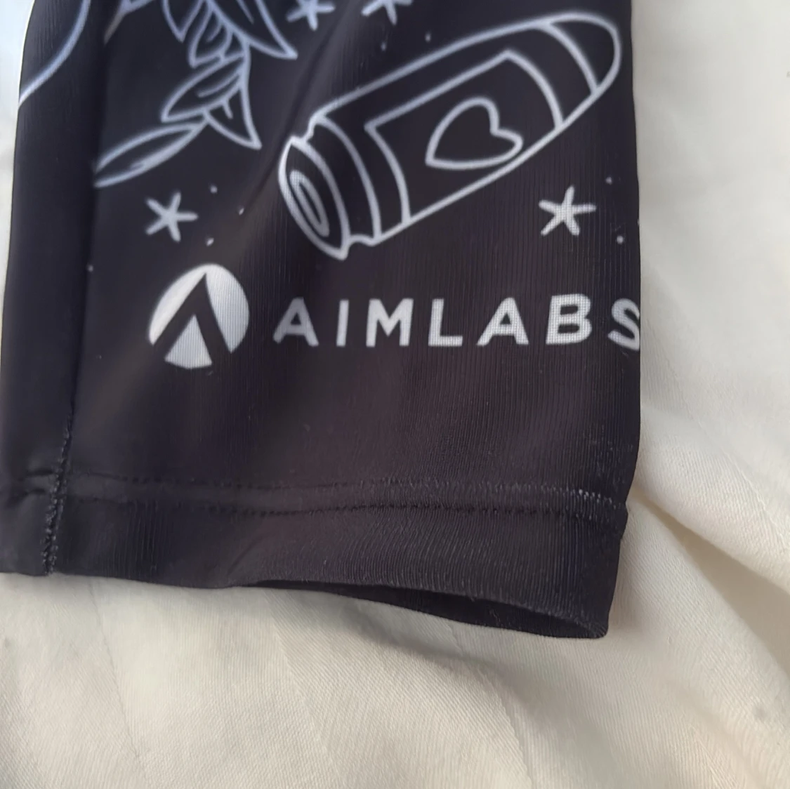 Svart Aimlabs ärm med vita motiv S - 1