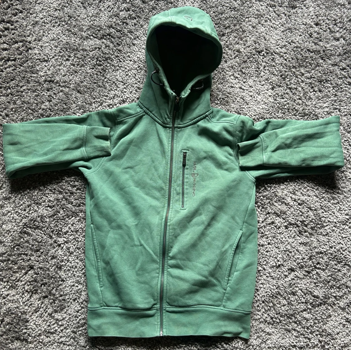 Grön hoodie från Sail Racing XS