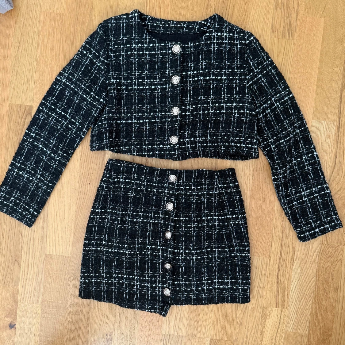 Svartvit rutig tweed kostymset