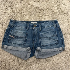 Lågmidjade diesel shorts - Snygga diesel shorts med låg midja, alla mått finns bland bilderna 
