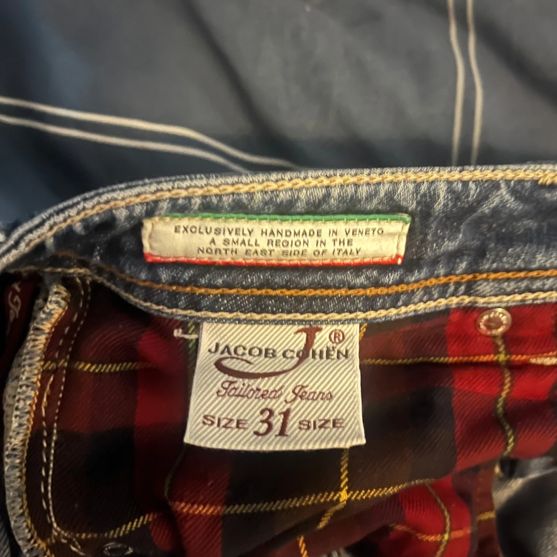 Blå slitna jeans från Jacob Cohen - 2