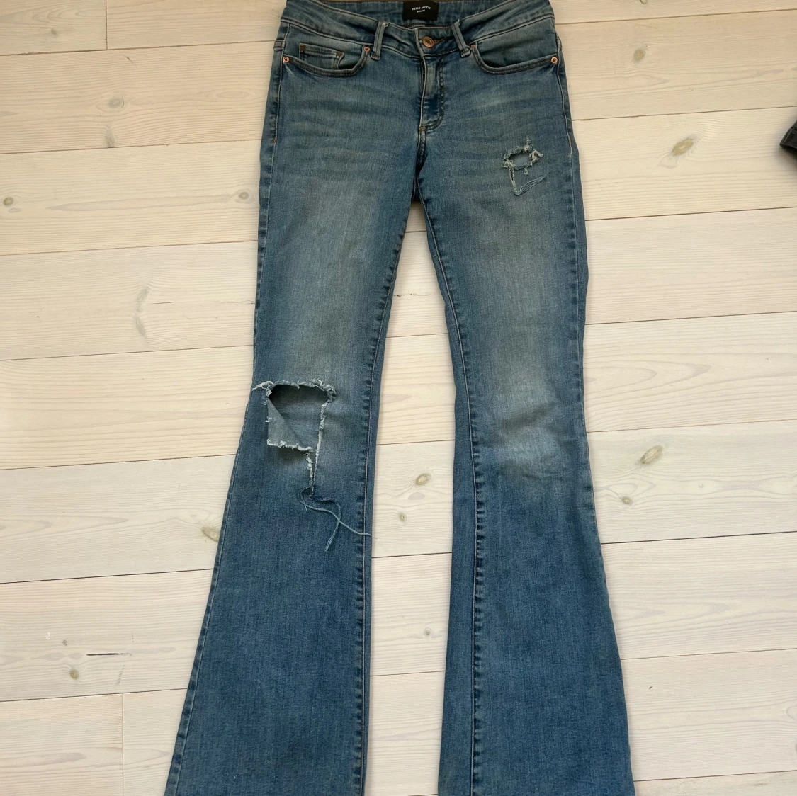Blå bootcut jeans från Vero Moda