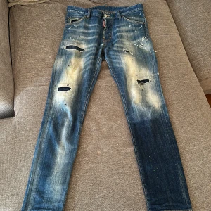 Dsquared2 jeans  - Säljer dessa jeans pga ingen användning, äkta såklart det ser man klart och tydligt, cool guy jean heter modellen