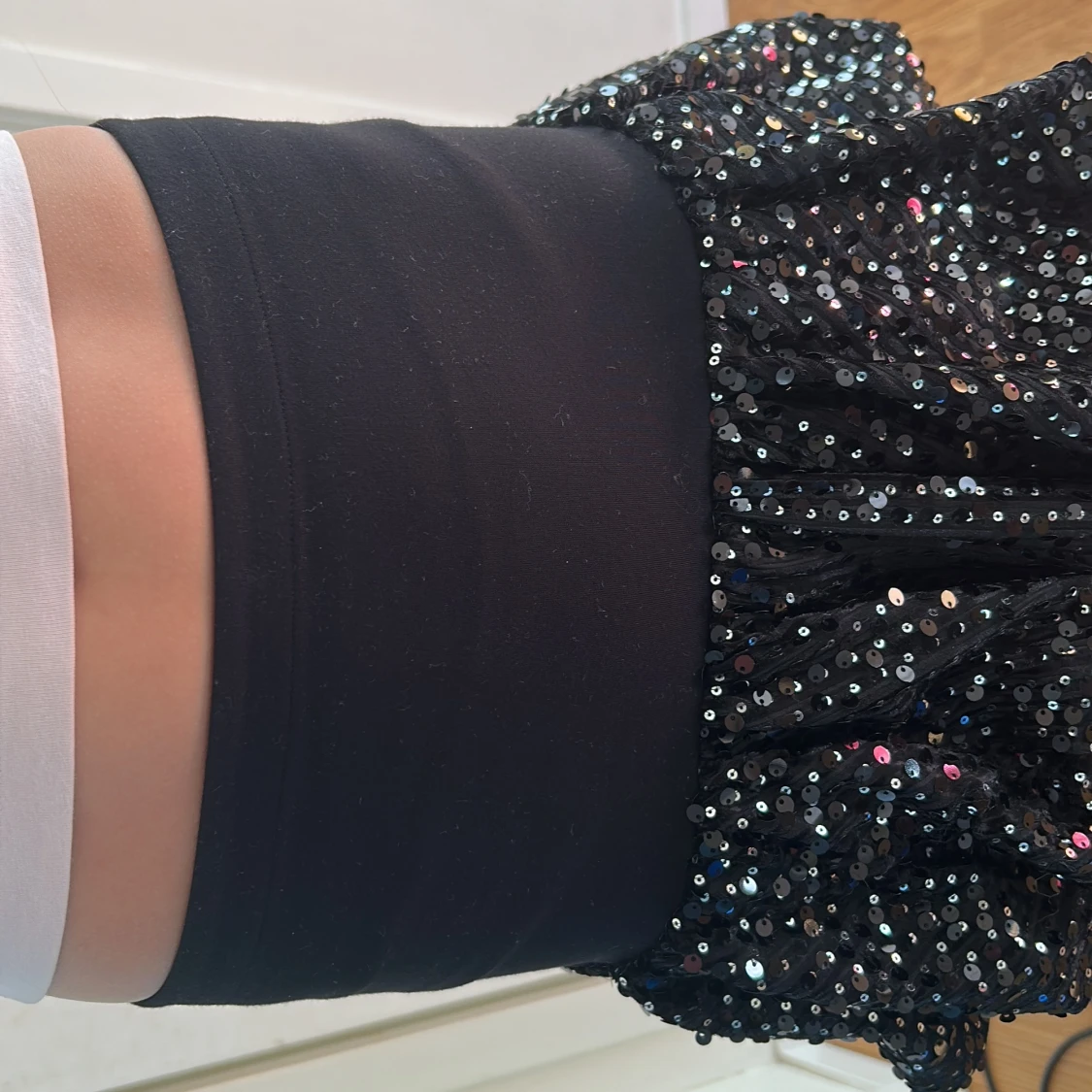 Svart paljettkjol från Zara - 1