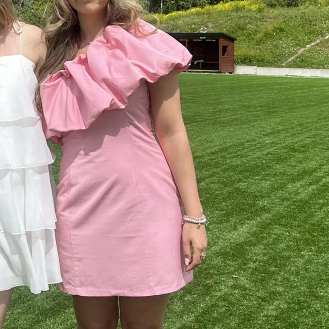 Rosa one shoulder kortklänning - 1