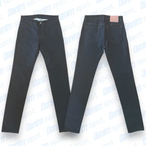 Acne Studios Jeans - Sprillans nya jeans från Acne Studios. Byxorna är tillverkade av en tungt rått denimtyg som kommer ge snygga slitningar och fades desto mer de används. Alla tags och lappar är kvar och jeansen har inte ens provats på‼️• Längd: 114 cm • Midja: 40 cm • Benöppning: 16,5 cm • innerbenslängd: 89,5 cm • lårbredd: 26 cm • Hör gärna av dig om du har några frågor💙