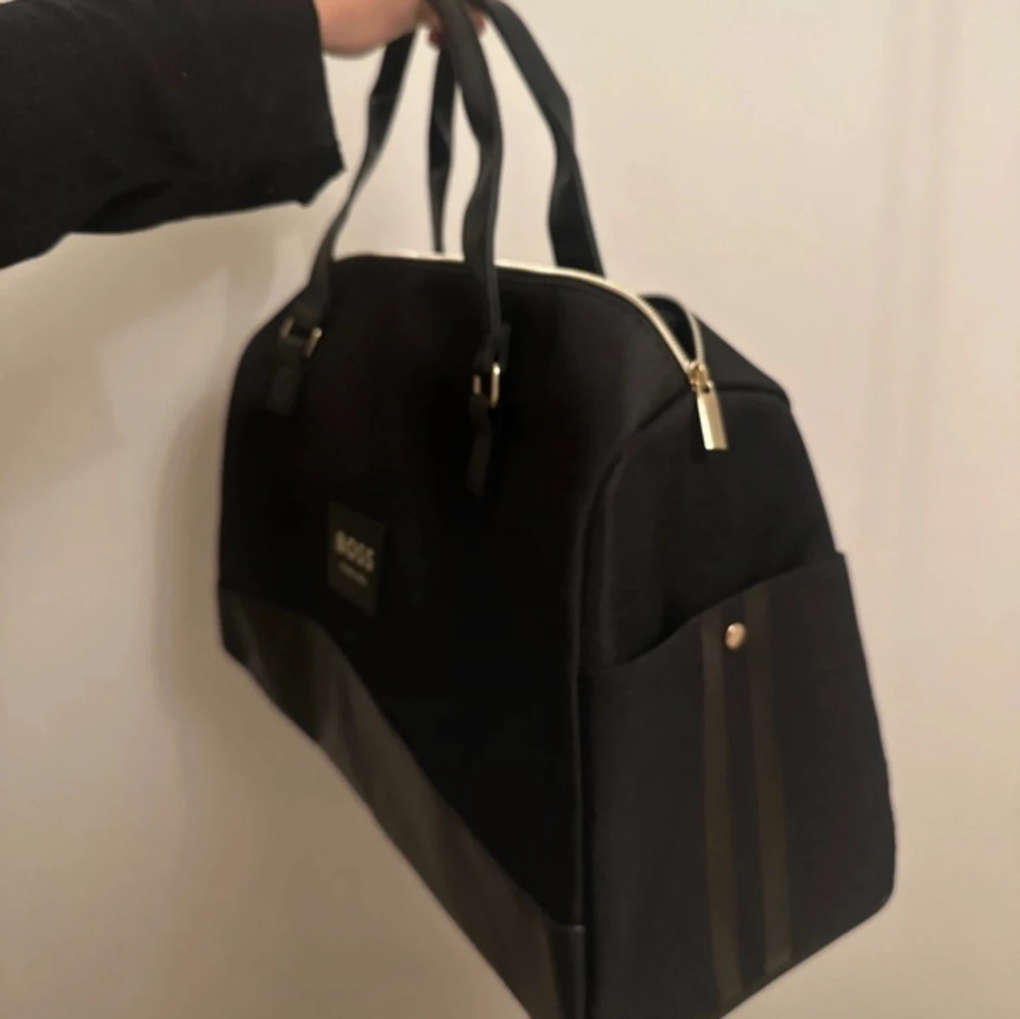 Svart handväska från BOSS Parfums - 3