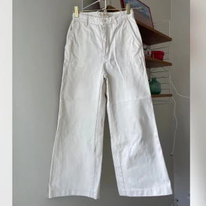 Vida jeans  - Vida byxor i jeanstyg. Strl 34. Midjemått: 65 cm, innerbenslängd 73 cm. Fint skick!