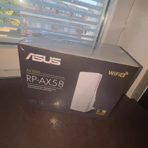 Asus RP-AX58 Dual-band -WiFi6 Mesh -förstärkare - Högpresterande trådlös Wi-Fi-förstärkare baserad på 802.11ax-standarden, som gör det möjligt för dig att enkelt utöka ditt befintliga trådlösa nätverk hemma.         helt ny med kartongen på, köpt från elgiganten för 1200kr