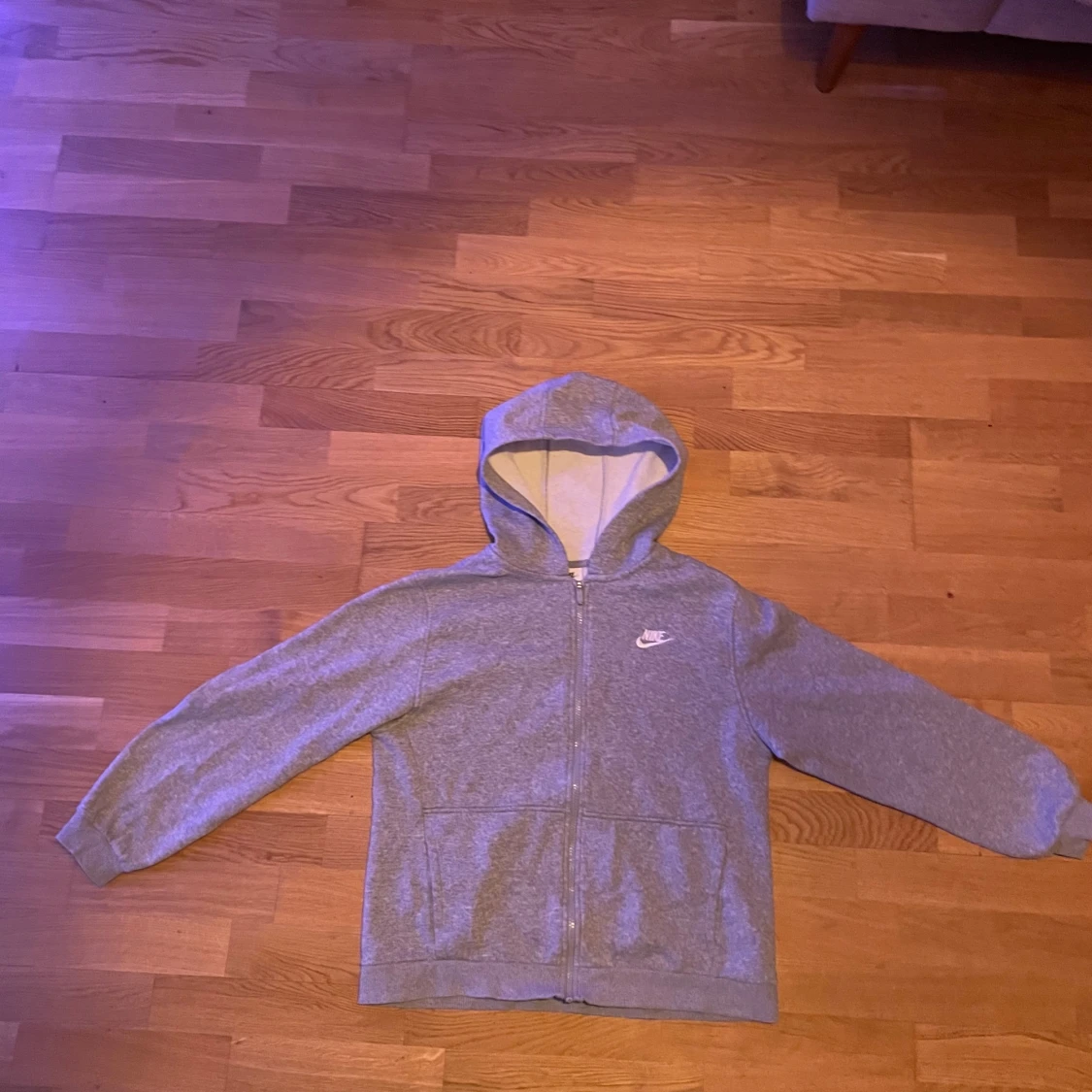 Grå hoodie från Nike - 2