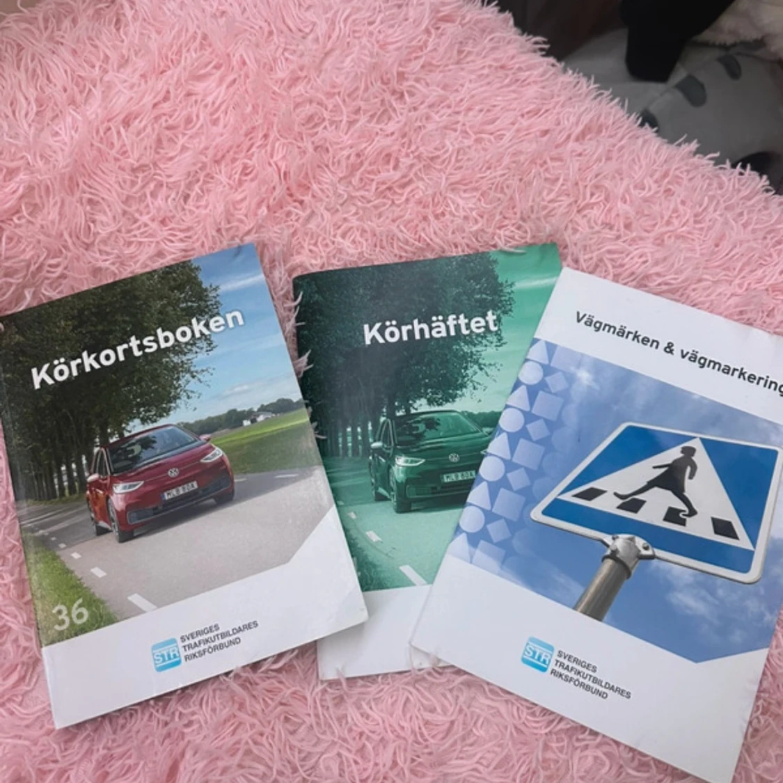 Körkortsboken, Körhäftet och Vägmärken & vägmarkeringar