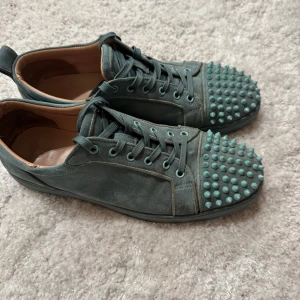 Louboutin Skor - De är ett par fina neon gröna Loubs. Öppet för byten