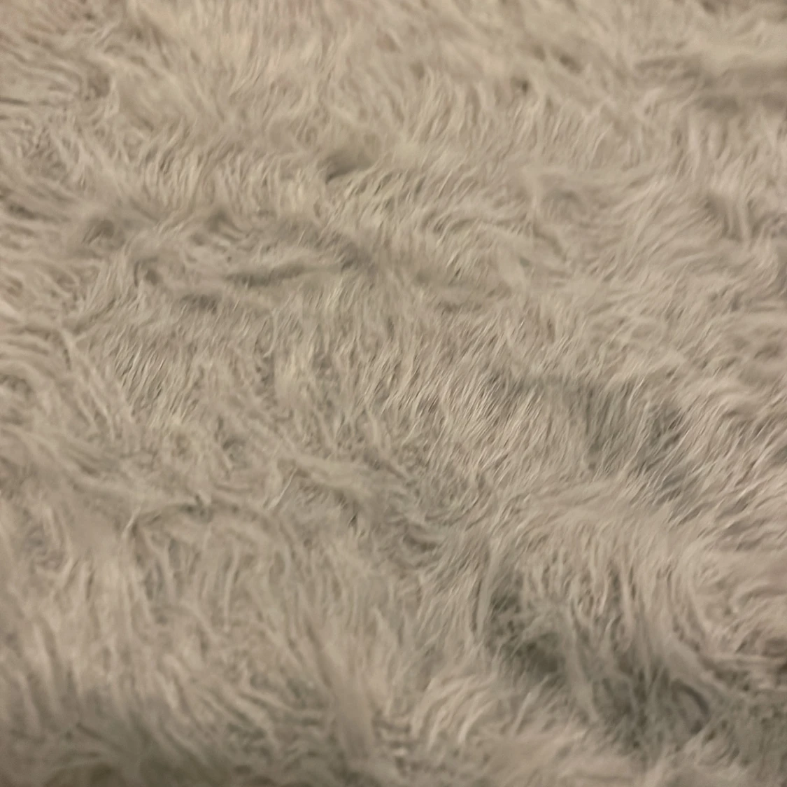 Grå fluffig tröja från Zara - 1