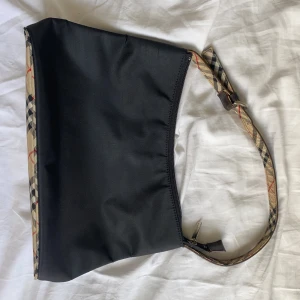 Burberry väska - Snygg 