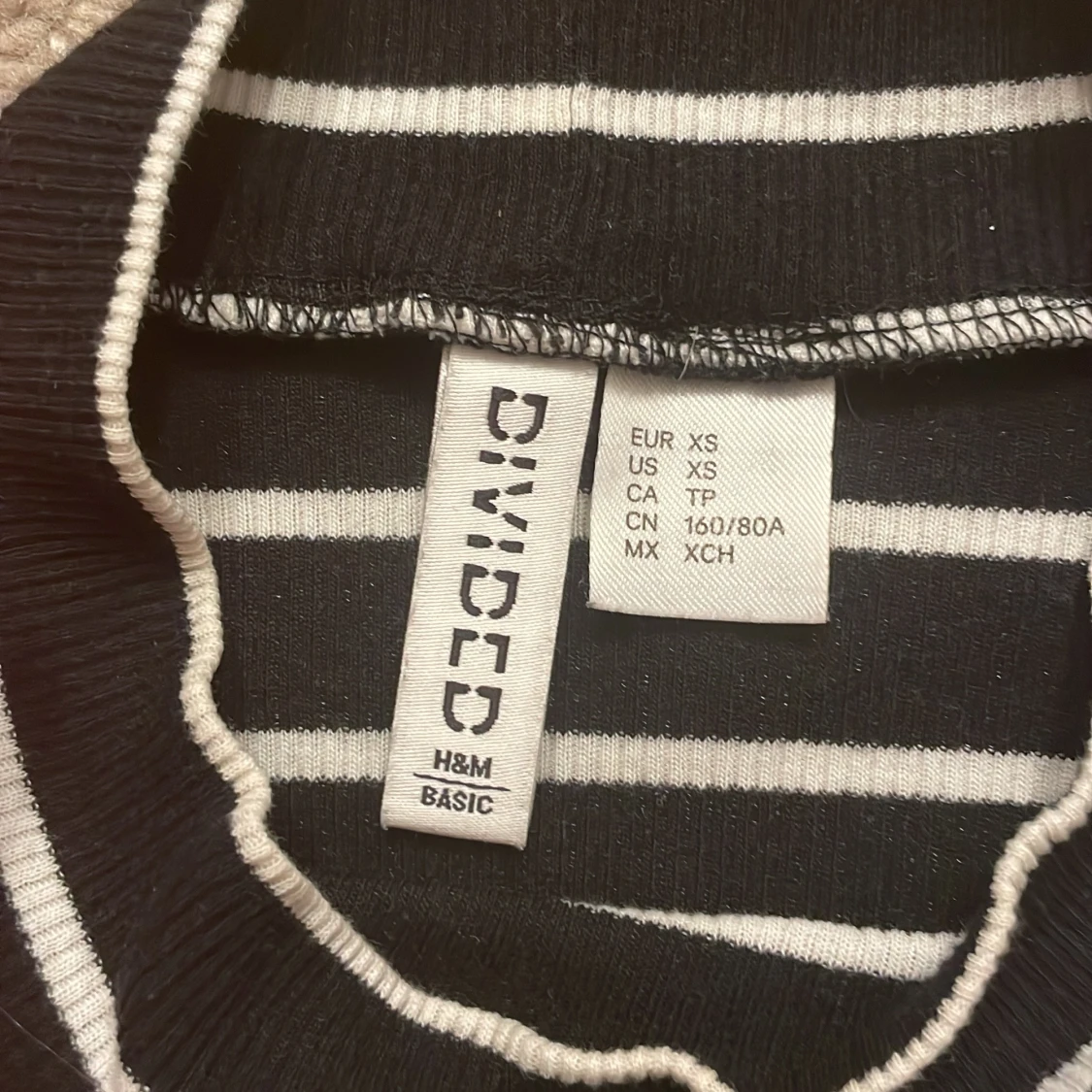 Svart och vit randig tröja från H&M Divided - 1