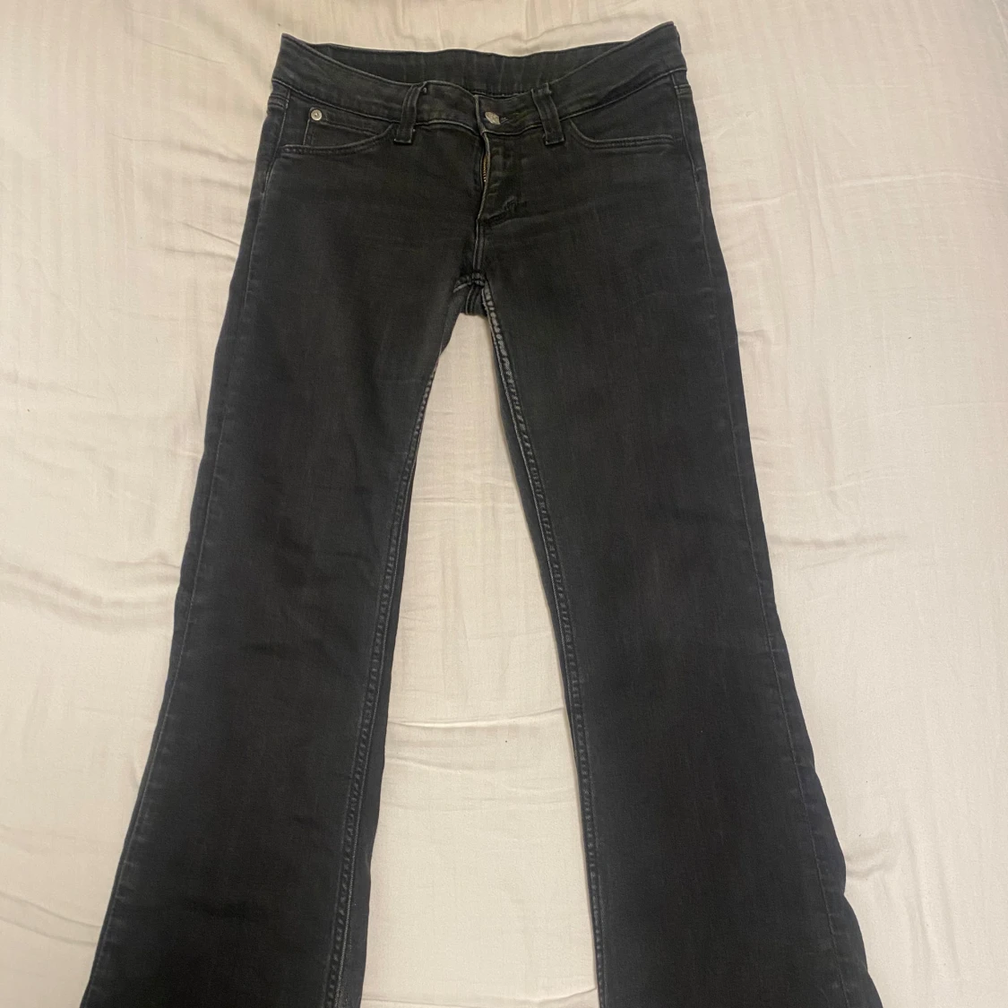 Svarta bootcut jeans
