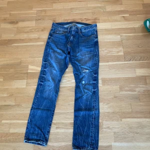 Ralph Lauren Jeans - Säljwr ett par Sullivan Slim Fit från Ralph lauren i storlek 32x32. Riktigt bra skicka.
