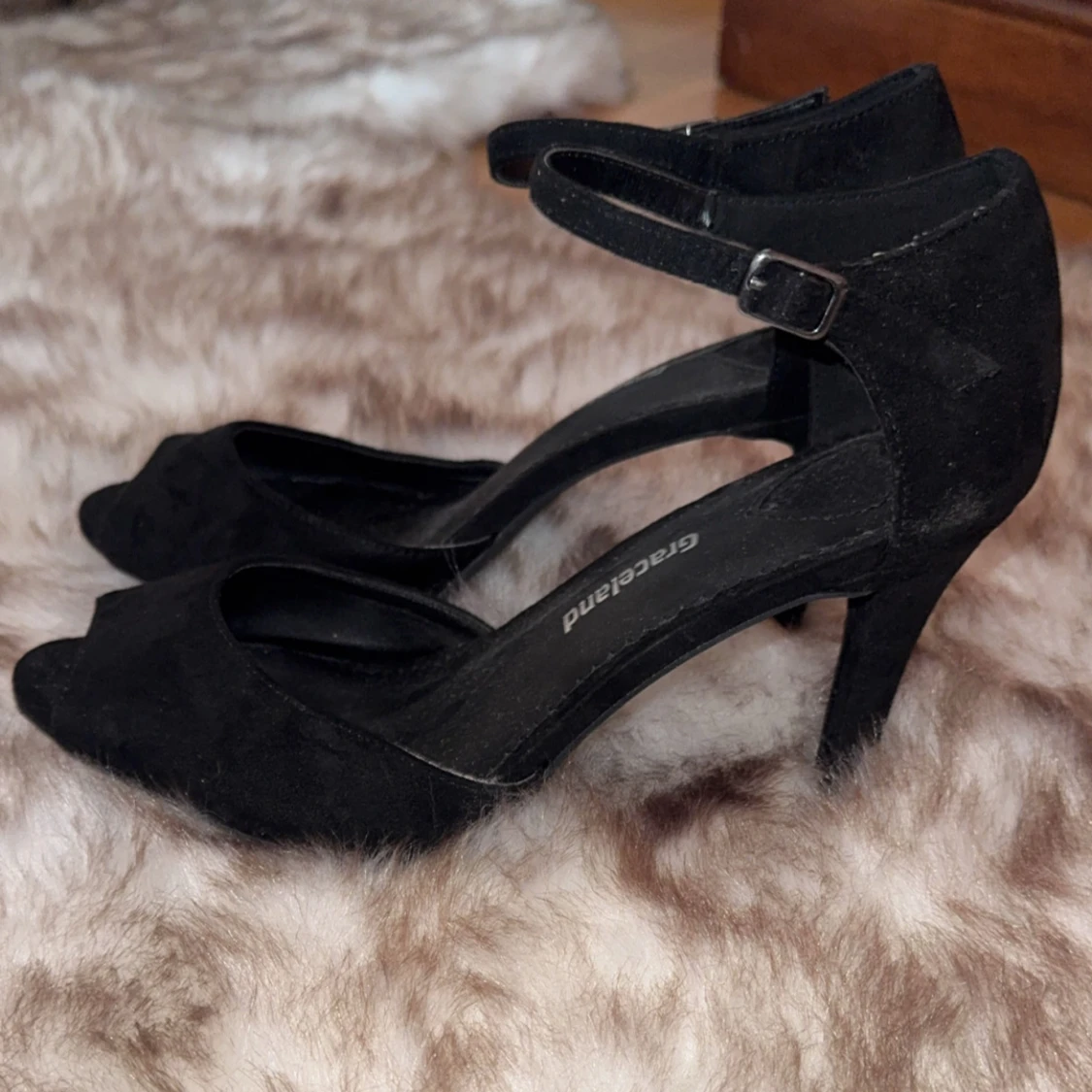 Svarta klackskor från Graceland