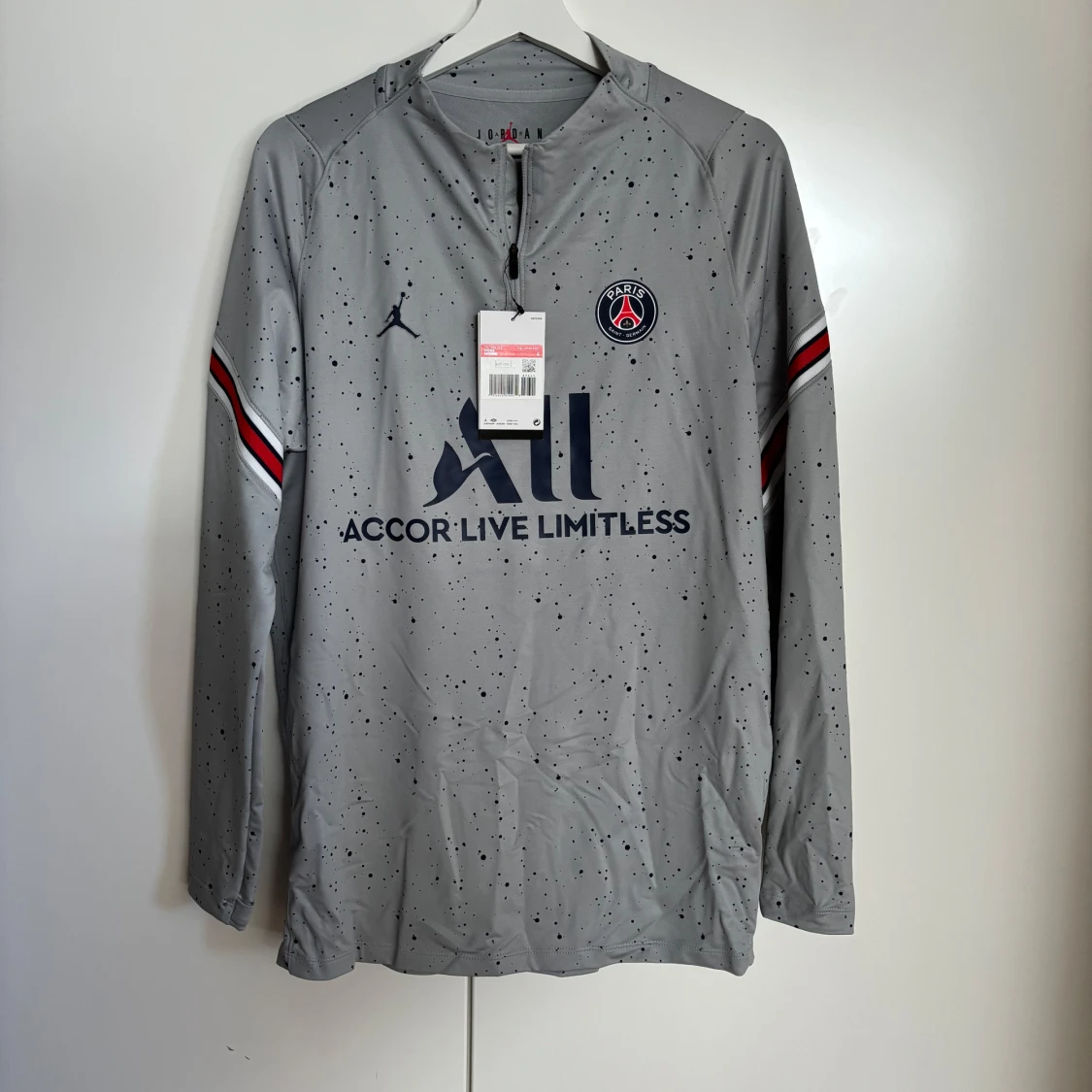 Grå långärmad fotbollströja från Jordan x PSG