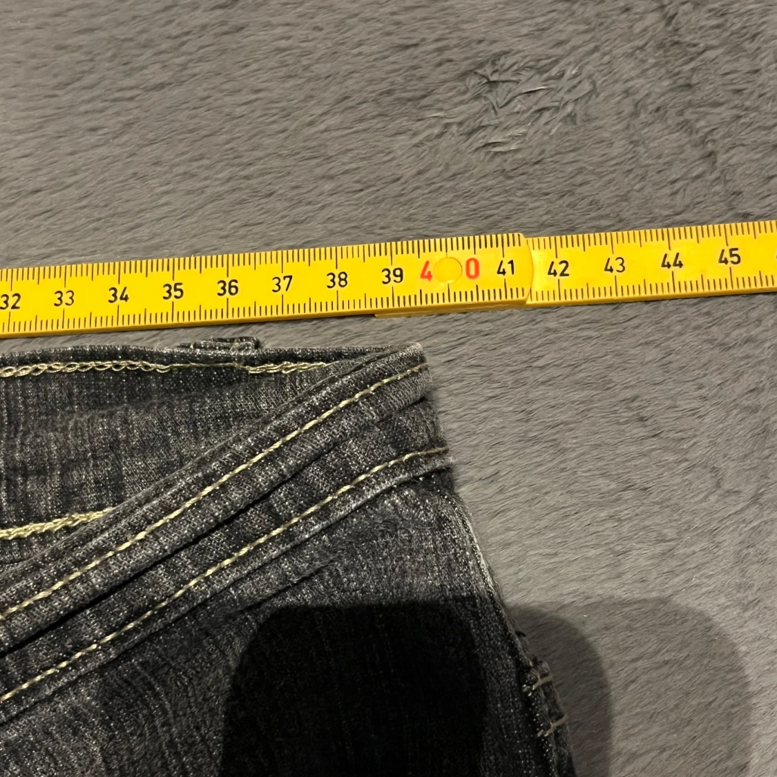 Grå bootcut jeans från Nicole by Bebe - 3