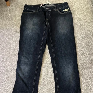 Low waisted jeans från Only - Skitsnygga straight low waist jeans från only!!    