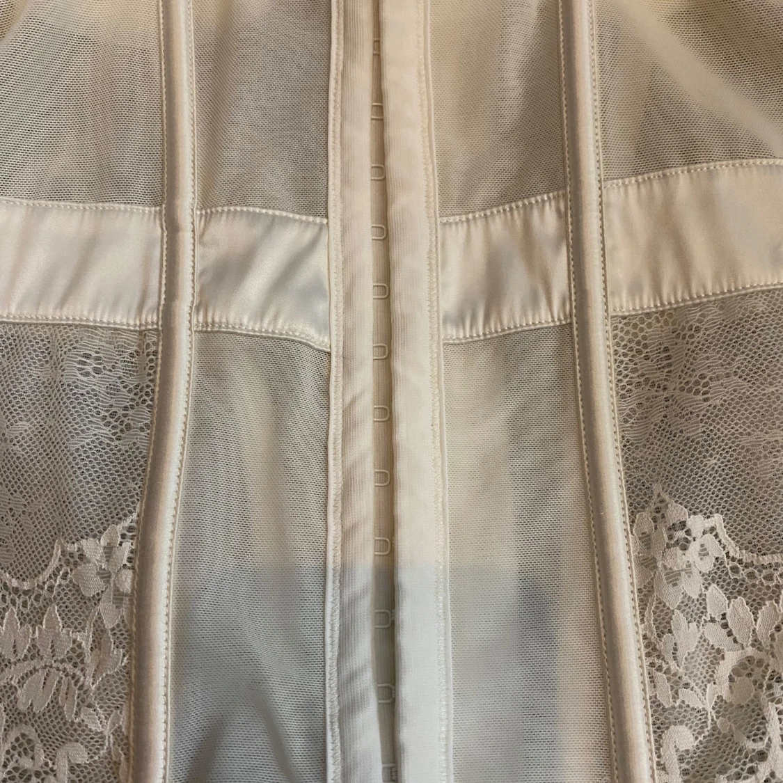 Elegant vit korsett - 4