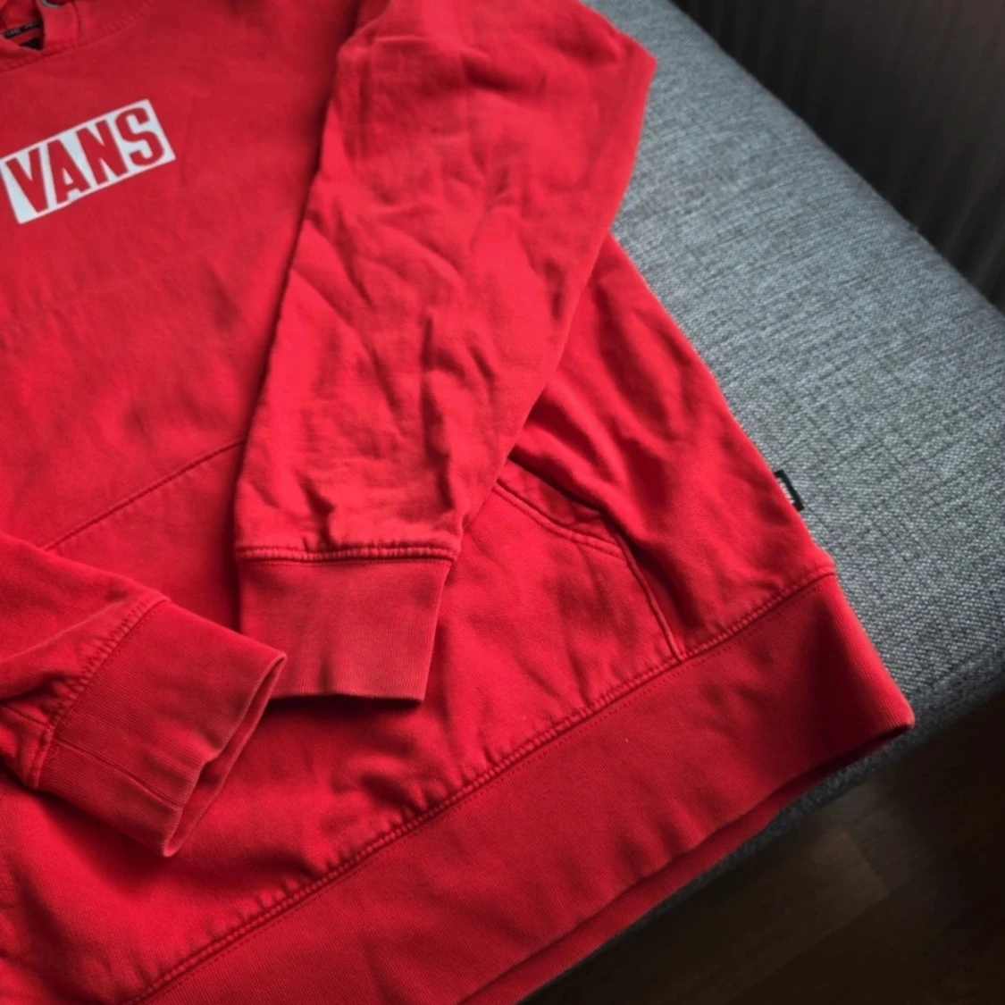 Röd hoodie från Vans - 2