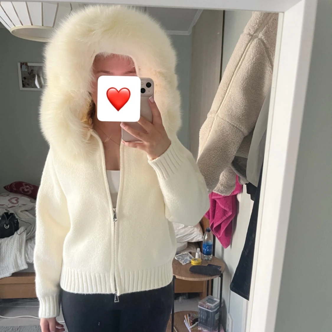 Vit jacka med pälshuva - 2