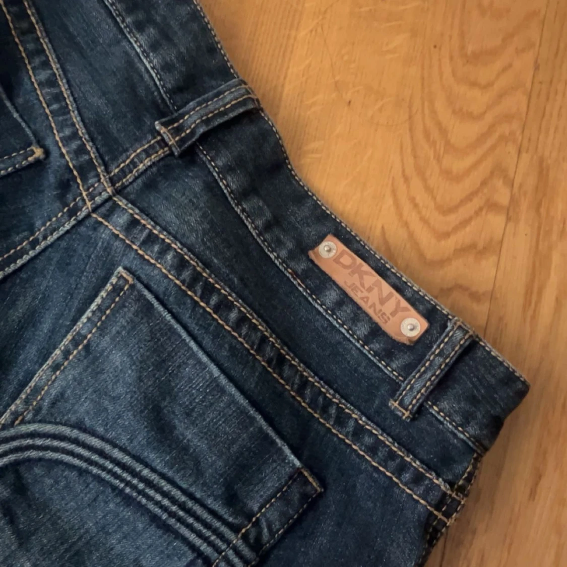 Blå jeans från DKNY - 2