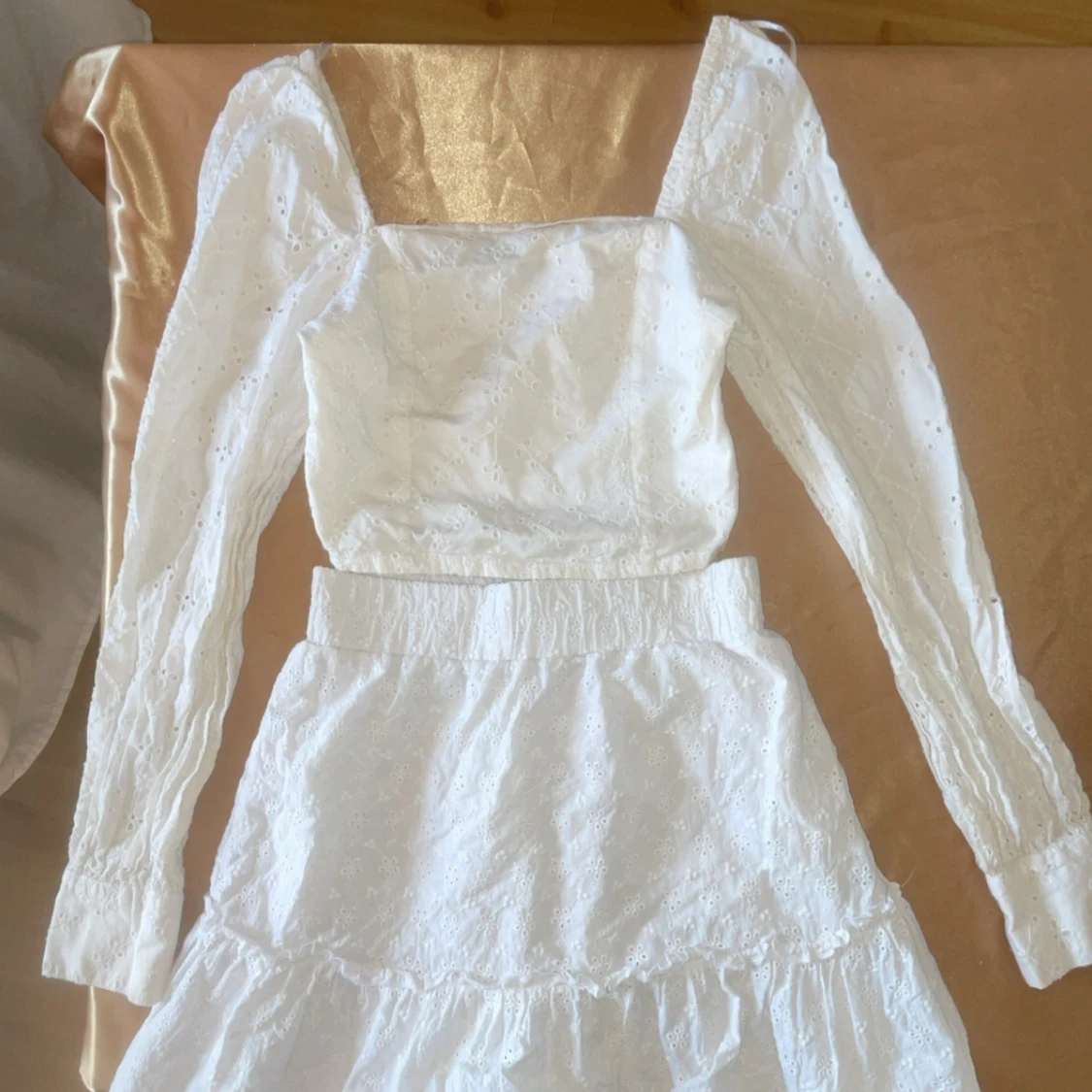 Broderad topp och kjol - 1