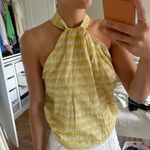 Topp - Topp från zara. Oanvänd (prislapp kvar)