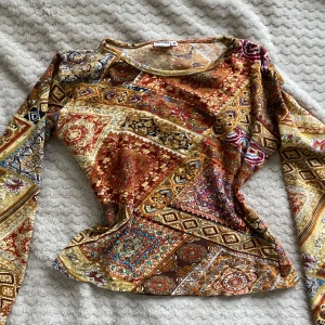 Vintage topp med utsvängda armar  - Super söt 