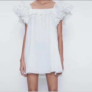 Söker!! - Söker den här klänningen från Zara i storlek M