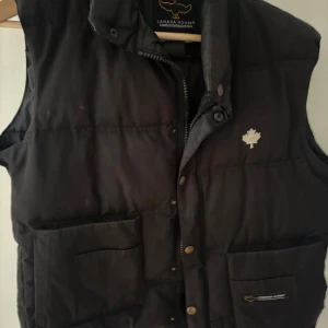 Canada Goose väst - Bra skick, snygg väst, funkar som unisex