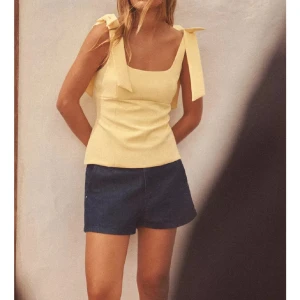 Gul topp från zara - Gul topp från zara helt oanvänd!! 💛💛💛