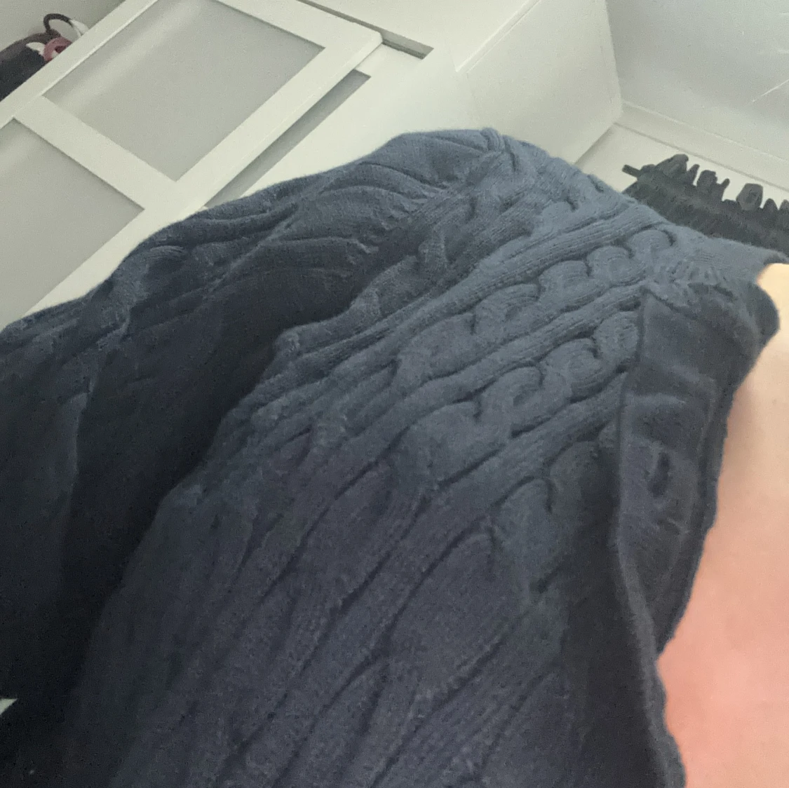 Svart kabelstickad kofta - 2