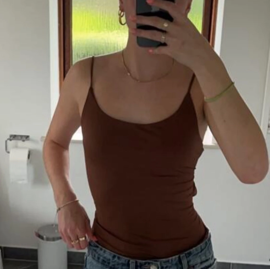 Brun ärmlös topp med öppen rygg - 1