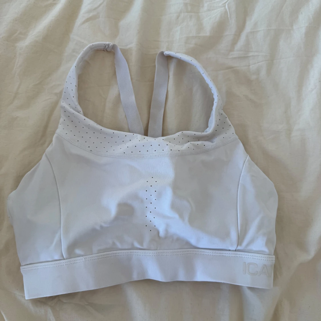 Vit sporttopp från ICANIWILL