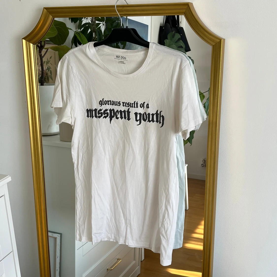 Vit t-shirt med tryck från 157 DOG