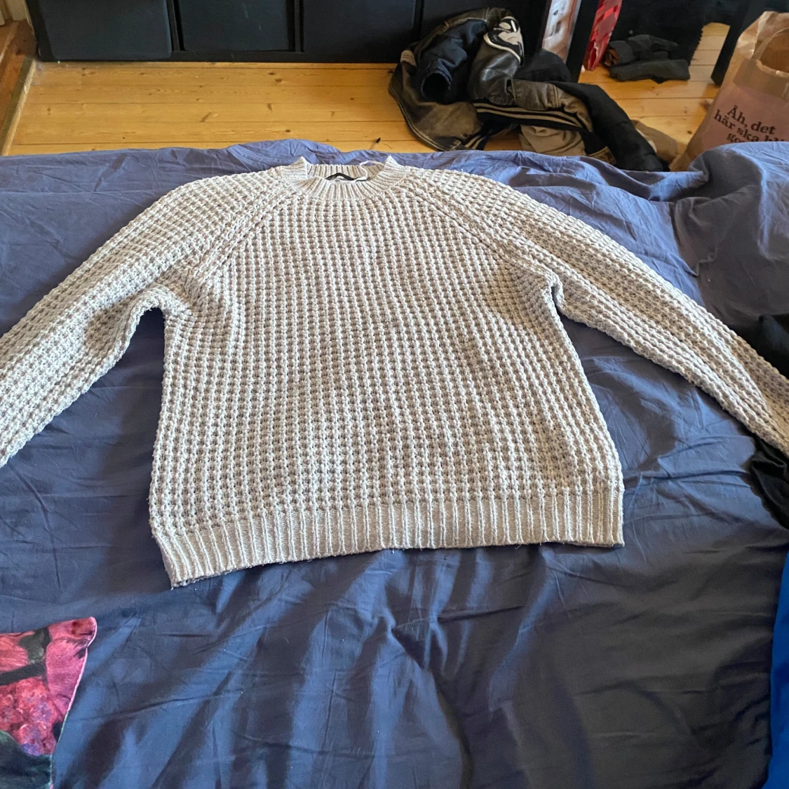 Grå stickad tröja - 2