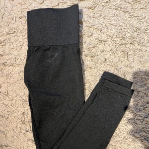 Gymshark tights - Gymshark tights, dock har märket har slitits bort lite. Storlek XS🩷