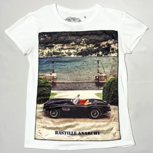 Bastille Anarchy t-shirt - Bastille Anarchy T-shirt med otroligt tryck. Skick: 8/10. Retail: 1,600 SEK.