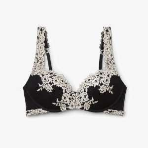 Intimissimi bh - Intimissimi bh pretty flowers i storlek 75D men den är liten i storlek så skulle säga att den även passar 75C. Använd endast 1 gång. Pris kan diskuteras vid snabb affär